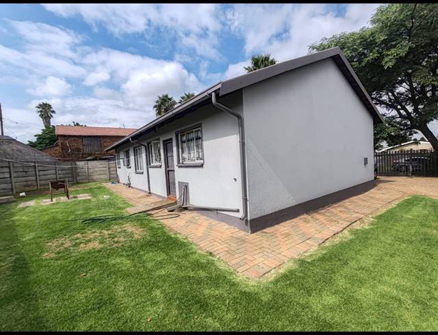 3 BEDROOM HOUSE RENTED IN MINNEBRON